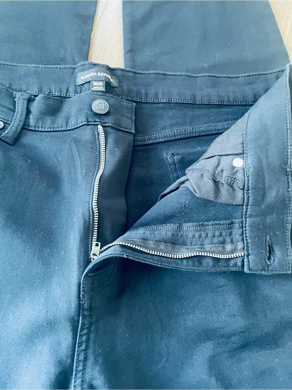 Banana Republic Men’s Black 5 Pocket Pants SZ 38/32 with Branded Button